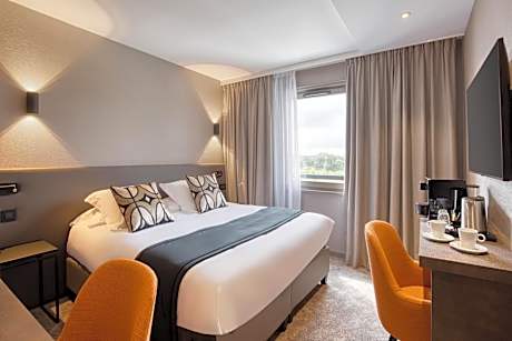 Classic King Room with City View