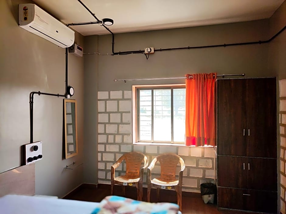 Club Shandilya-A Cheerful 3 BR Place in Nature lap