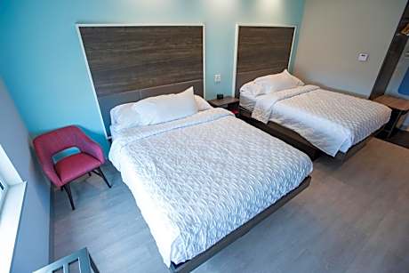 Queen Room with Two Queen Beds - Hearing Access
