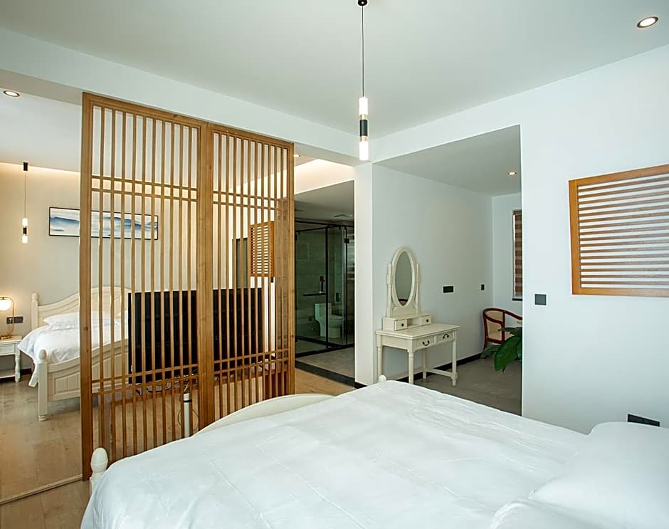 Photo 1 of 8 of Luxury Suite, Ocean View