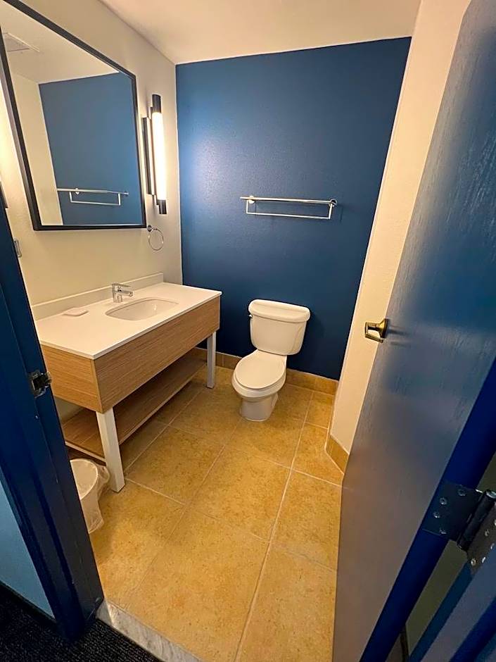 Sleep Inn & Suites East Chase