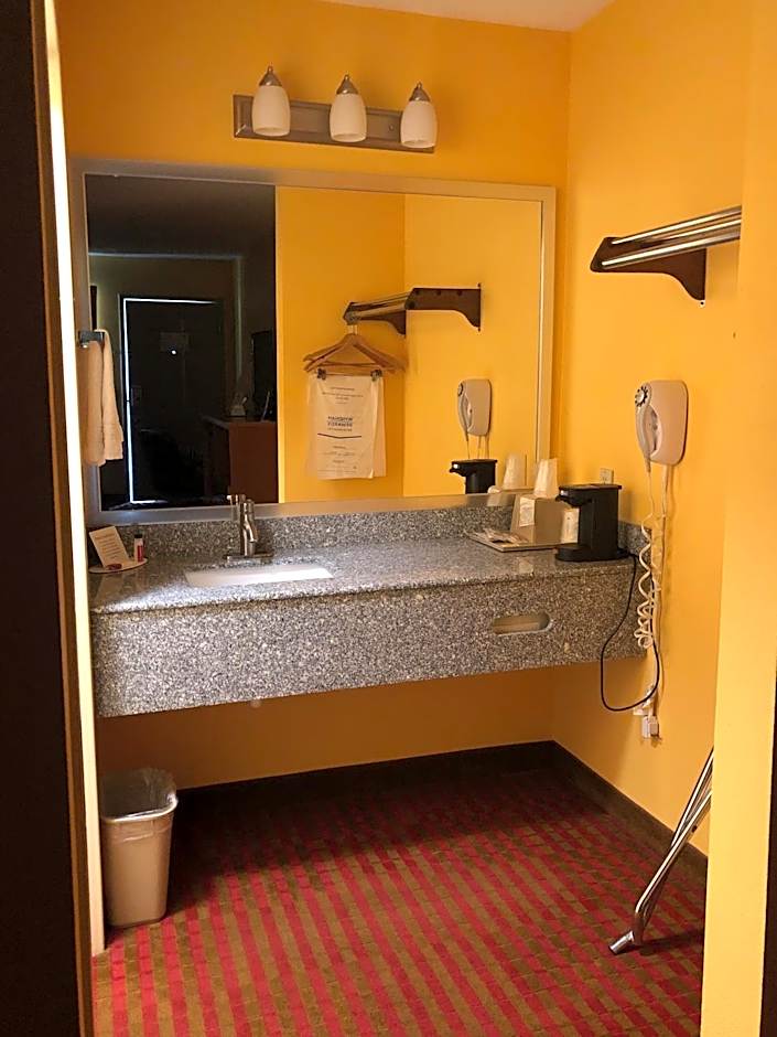 Days Inn by Wyndham Franklin