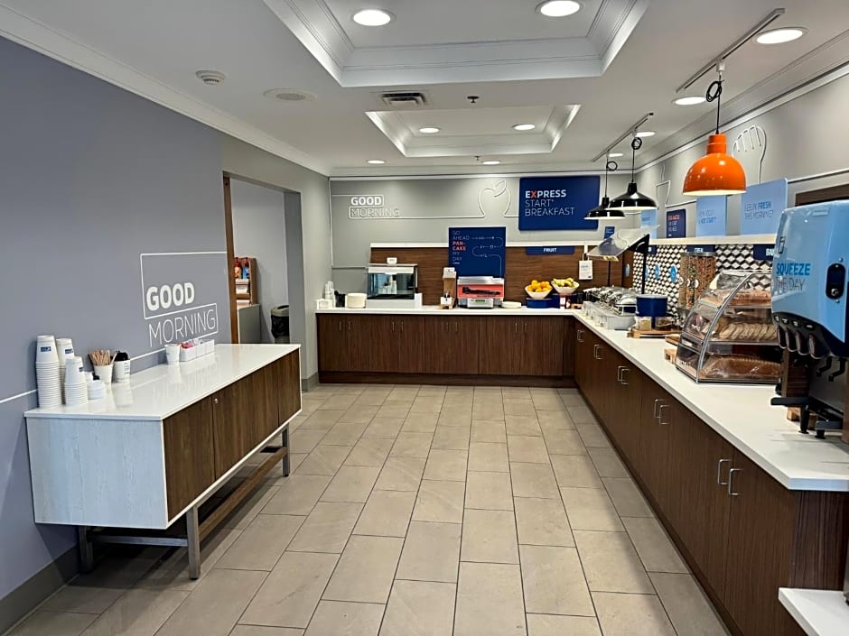 Holiday Inn Express Hotel & Suites Dewitt - Syracuse By IHG