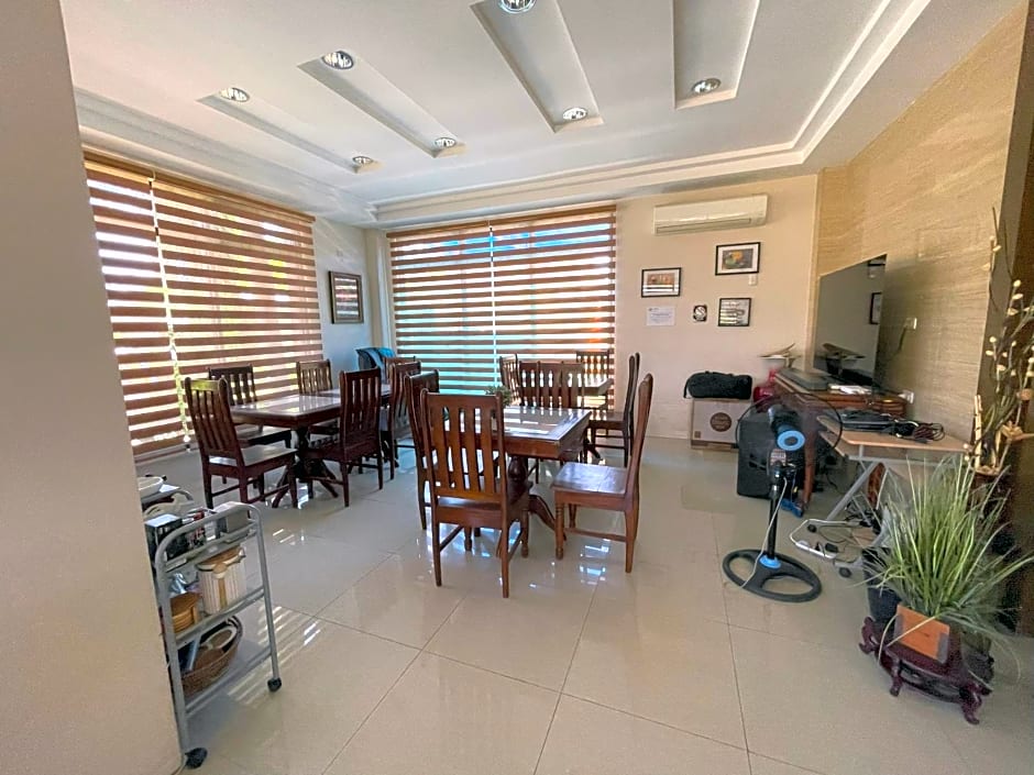 Argao Seabreeze Hotel powered by Cocotel