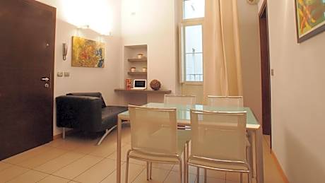 Superior One-Bedroom Apartment with Courtyard View