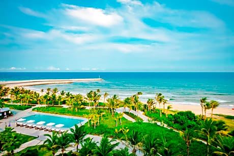 Deluxe Room, 1 King Bed, Ocean View