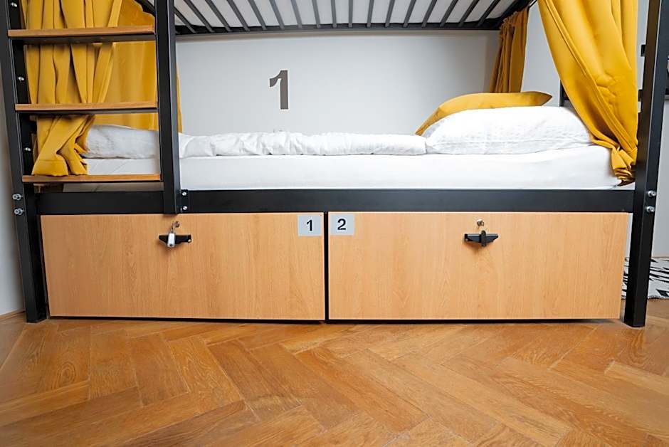 White Wolf House Hostel & Apartments