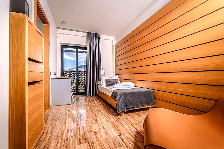 Lake Front Hotel Mirage