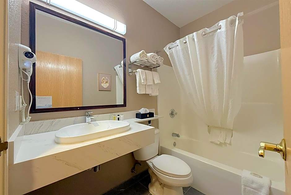 Super 8 by Wyndham Uniontown PA