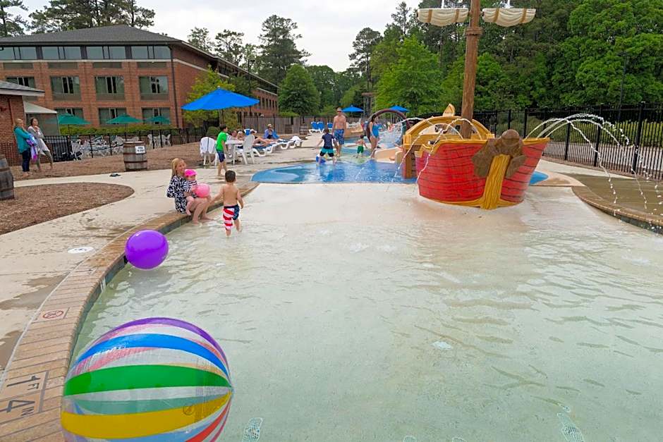 Williamsburg Woodlands Hotel & Suites, an official Colonial Williamsburg Hotel