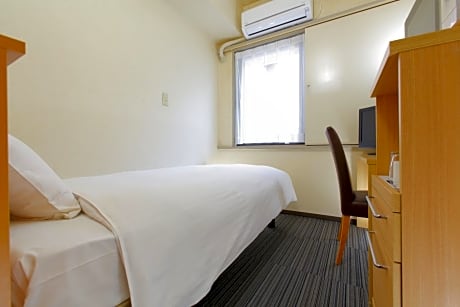 Single Room - Weekly - House Keeping is Optional with Additional Cost
