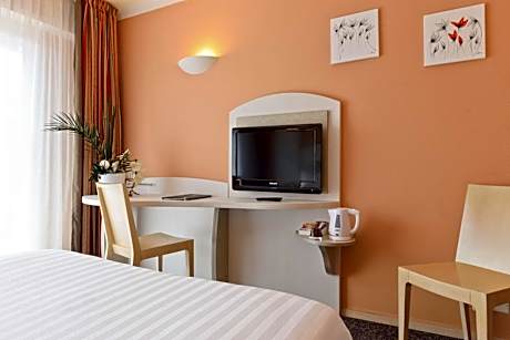 Comfort Queen Room with Balcony