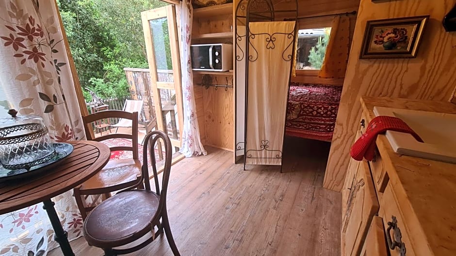 La roulotte au coeur du maquis