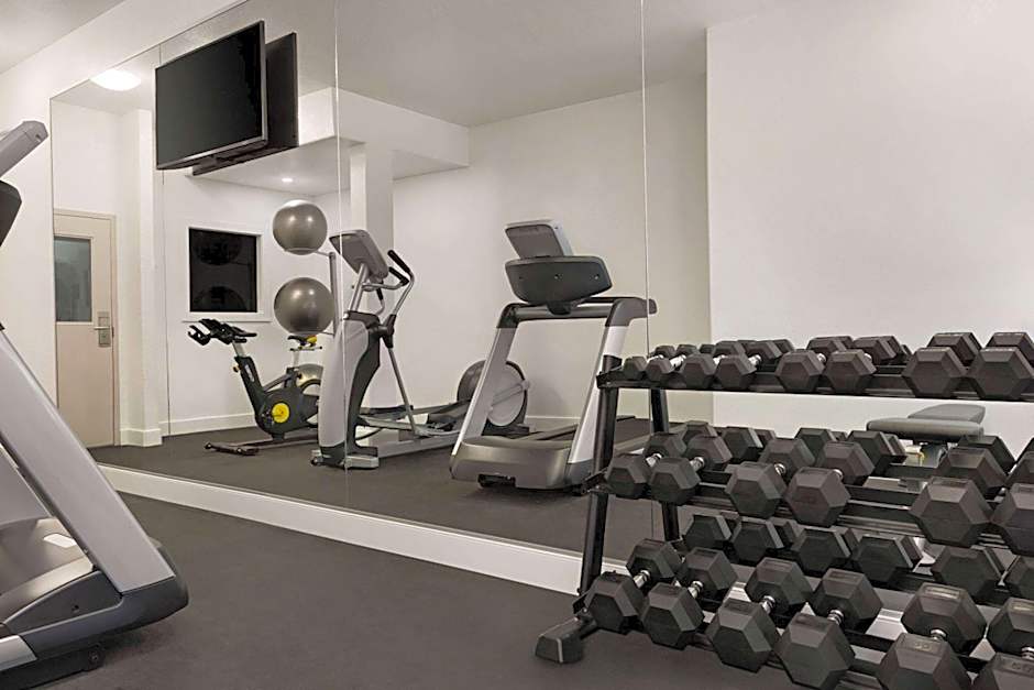 Super 8 by Wyndham Calgary Shawnessy Area