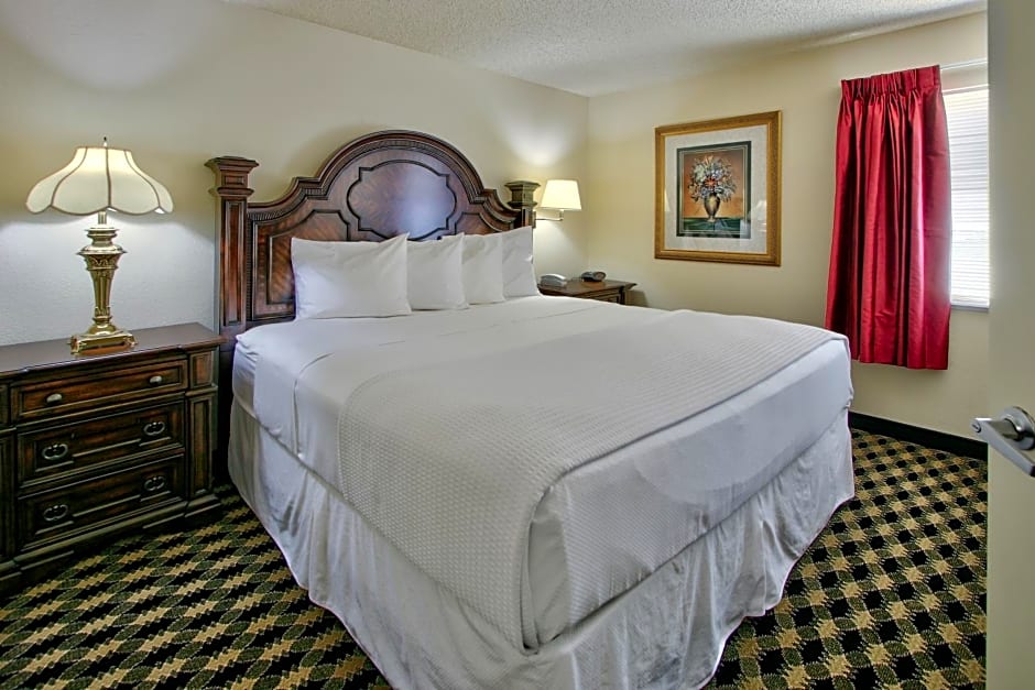 MCM Elegante Suites