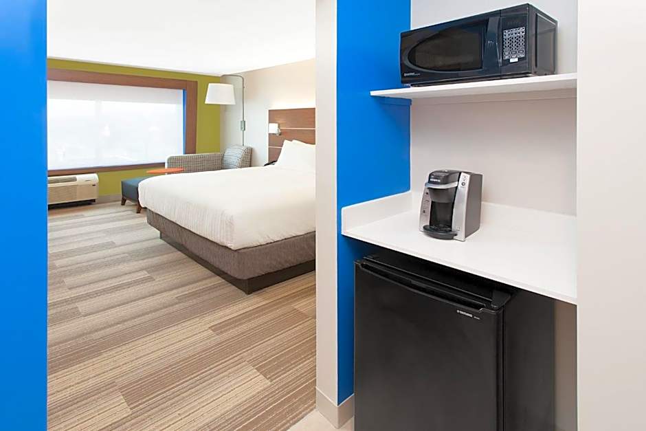 Holiday Inn Express & Suites Sterling Heights-Detroit Area By IHG