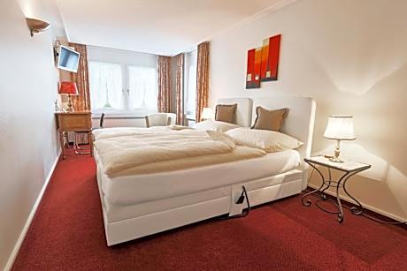 Corner Double Room with Free Parking