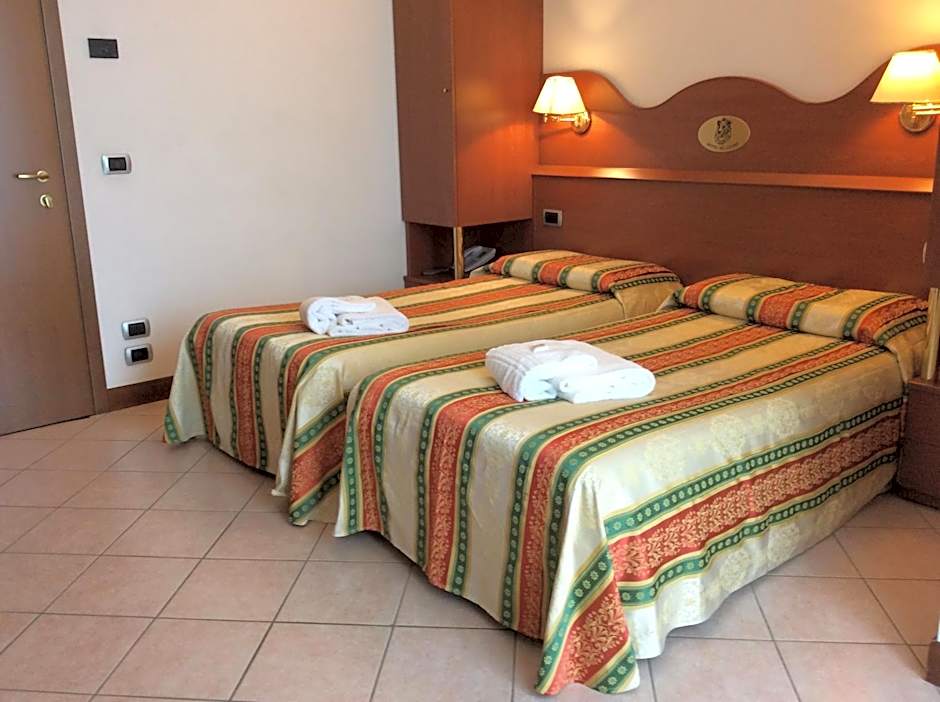 Hotel Pizzeria Ristorante "Al Leone"