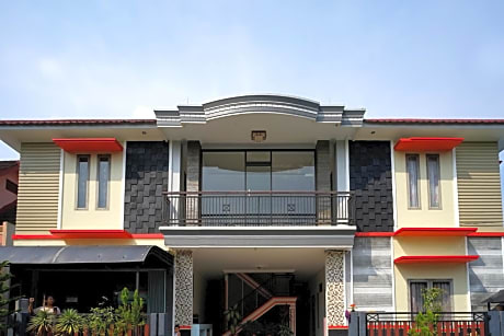 OYO 2038 Jasmine Guest House Balikpapan