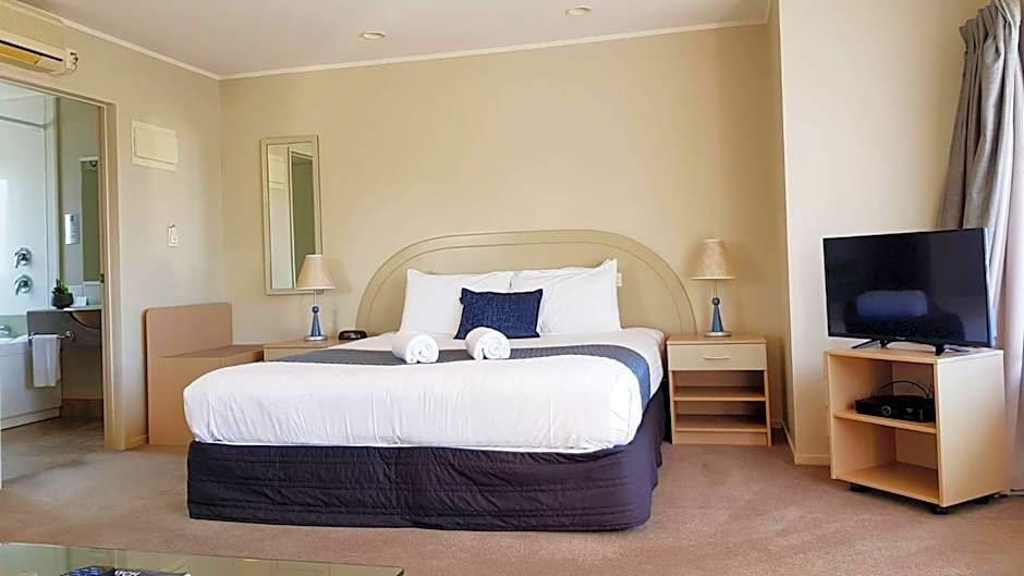 Brougham Heights Motel