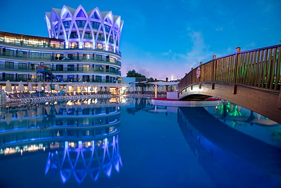 Granada Luxury Okurcalar