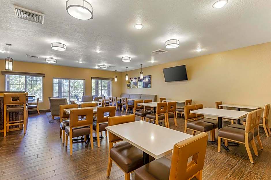 Best Western Plus Riverfront Hotel and Suites