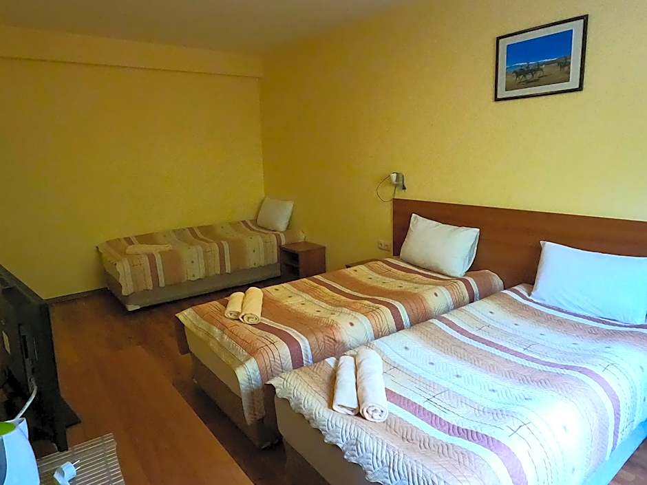 Rusaliite Adventure House