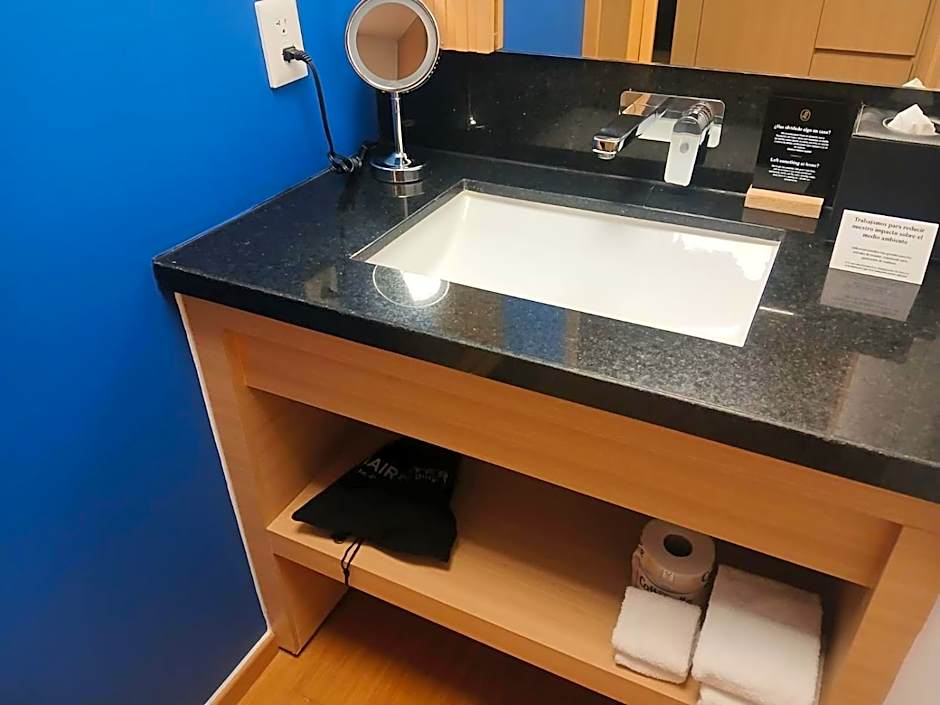 Voco Guadalajara Neruda By IHG