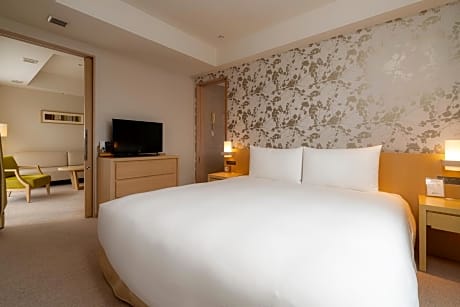 One Bedroom Suite with Mt. Yotei View