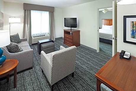 1 KING HEARING ACCESSIBLE SUITE NONSMOKING