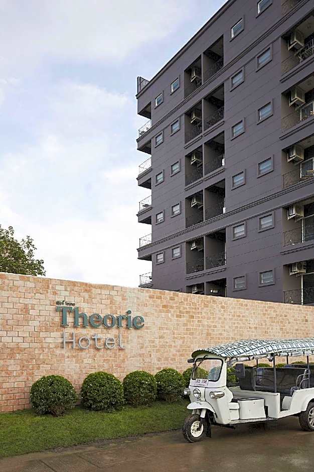 Theorie Hotel Sukhumvit 107 by SLH