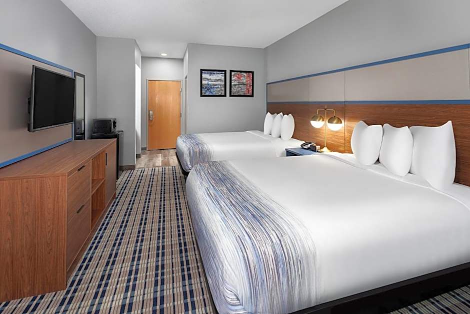 AmericInn by Wyndham Eagle River Downtown