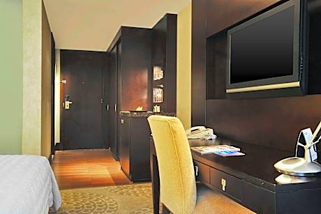Premium Classic, Guest room, 1 King, City view