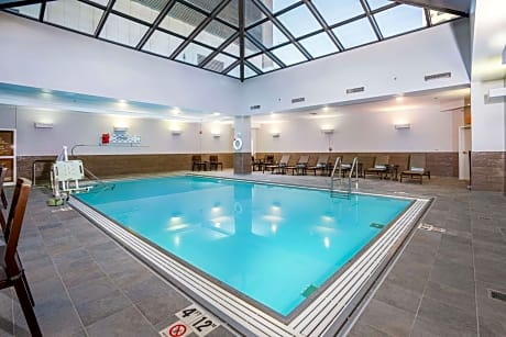 Hilton Indianapolis Hotel & Suites