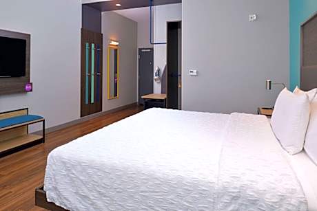 King Room with Roll-In Shower - Mobility and Hearing Access