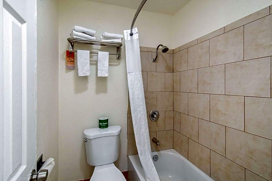 Howard Johnson Suites by Wyndham San Diego Chula Vista/BayFt