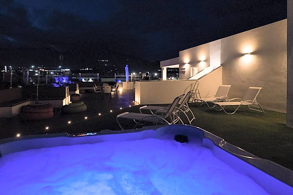DAOS Suites & Terrace Marbella