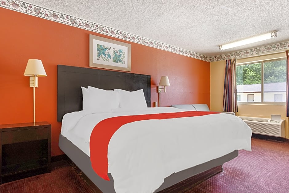 Freer Executive Inn & Studios by OYO