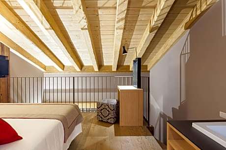 Suite with Mountain View