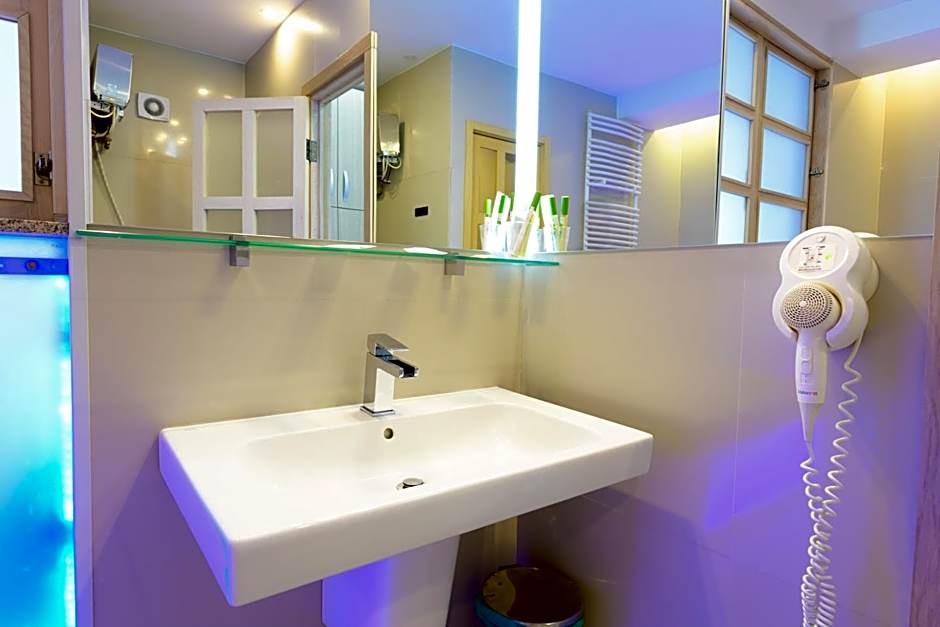 Hotel Christina Plus