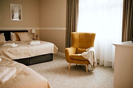 Deluxe Family Suite