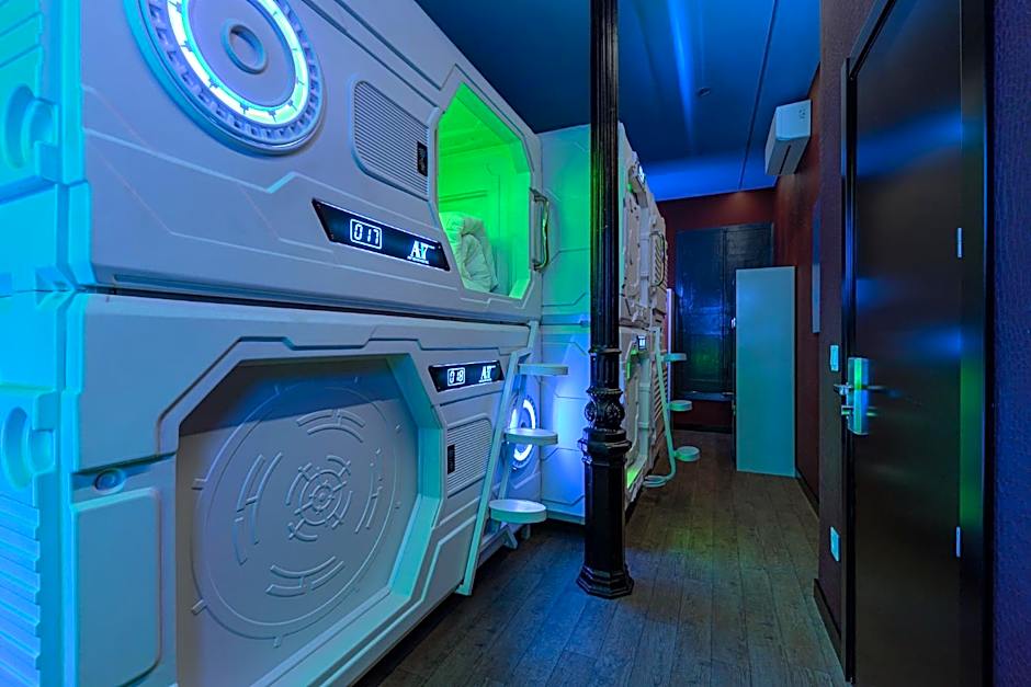 Art Seven Hostel Capsules