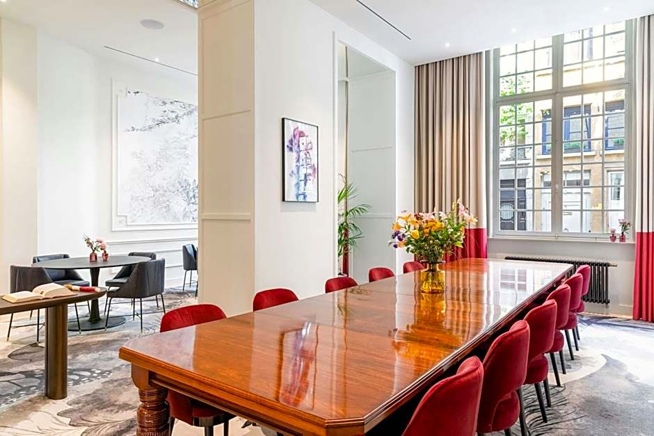 Sapphire House Antwerp, Autograph Collection