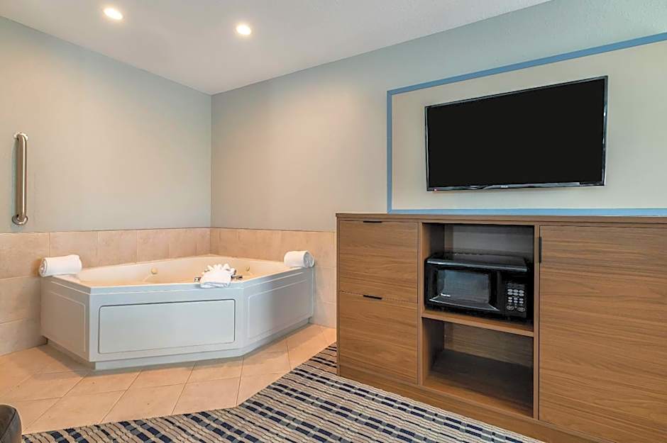 AmericInn by Wyndham Cloquet