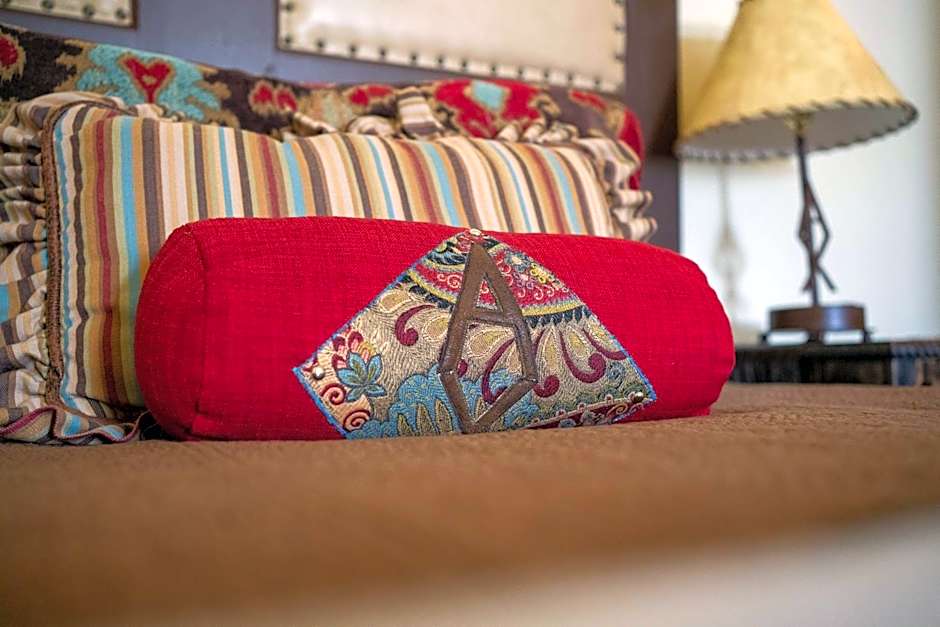 Sheridan Inn, B/W Signature Collection