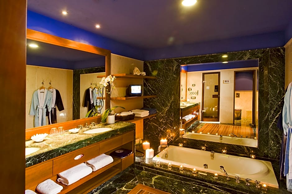 Elounda Beach Hotel & Villas, a Member of the Leading Hotels of the Wo