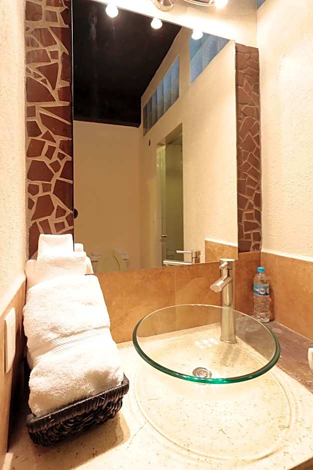 Aztic Hotel and Executive Suites