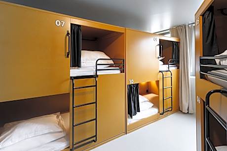 Bed in a 8 beds Female dormitory with private bathroom