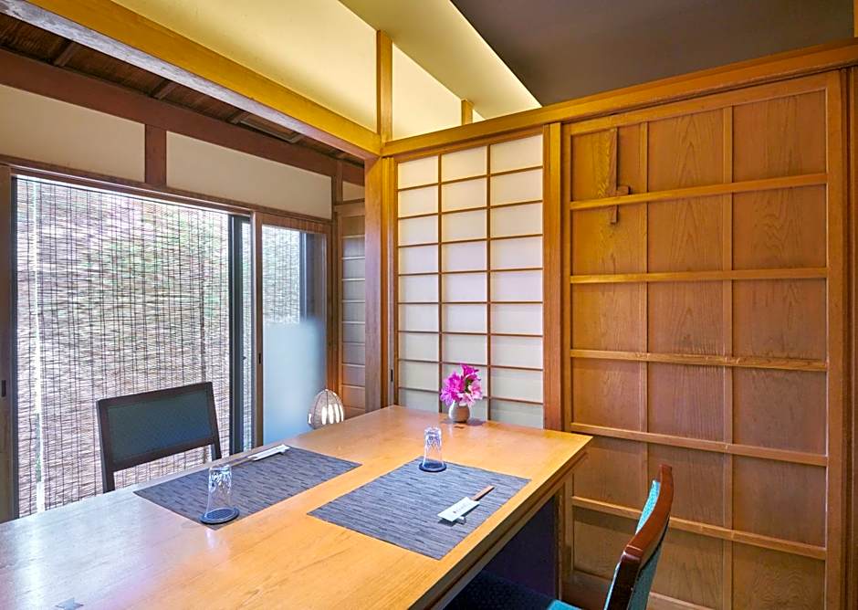 AKARI et KAORI formerly Taizanso