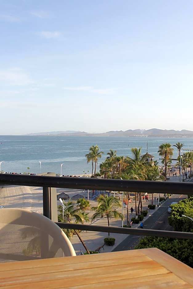 Seven Crown La Paz Malecon